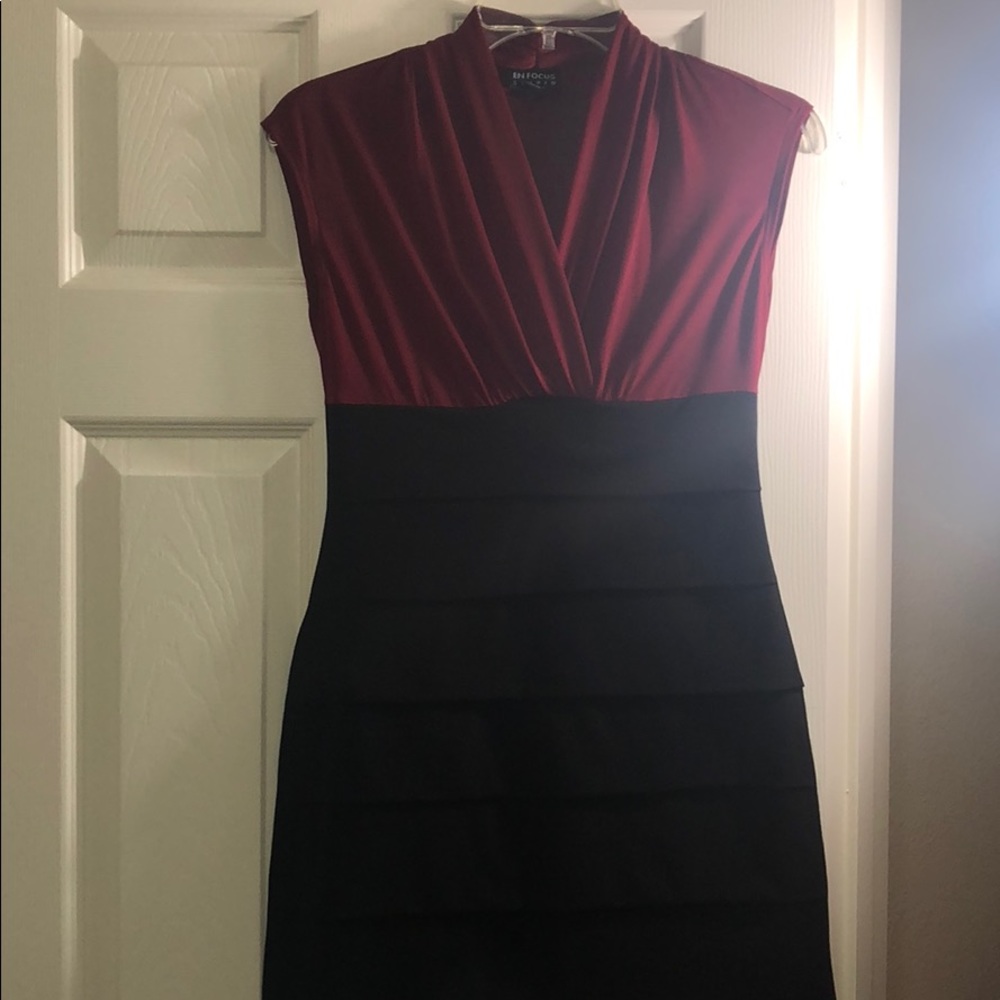 Burgundy/black form fitting dress